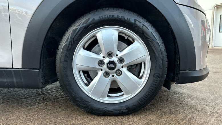 MINI Hatchback 1.5 Cooper Classic 5dr Auto Petrol Hatchback